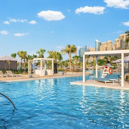 Address Beach Resort Dubai Eksteriør bilde The swimming pool at the resort